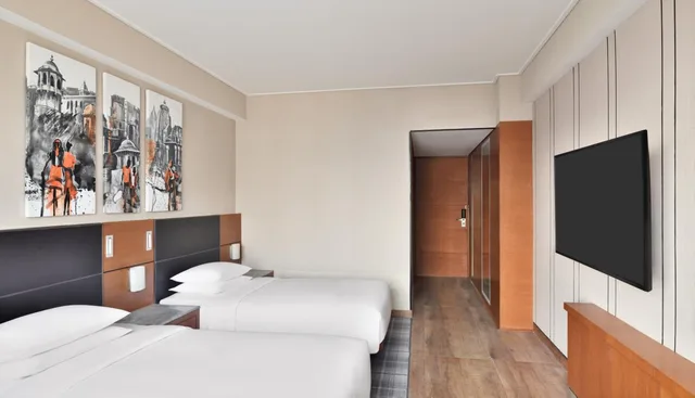 غرفة بسريرين منفصلين بإطلالة على المسبح، Hyatt Centric Janakpuri New Delhi (ex. Piccadily Janakpuri) 3/5