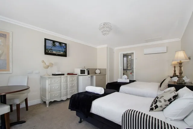 غرفة بسرير مزدوج وسرير فردي، BEECHWORTH ON BRIDGE 1/3