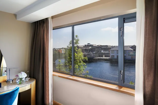 غرفة سوبيريور بسرير مزدوج بإطلالة على النهر، RADISSON BLU HOTEL, ATHLONE 5/6