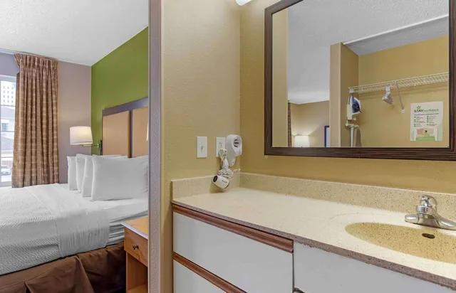 استوديو ديلوكس بسرير كينج مع أريكة، Extended Stay America Suites Houston Galleria Uptown 3/4