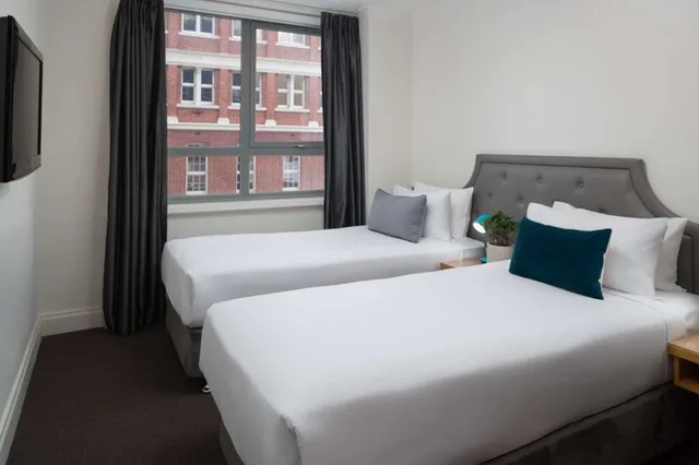 Petite Twin، Pensione Hotel Perth 1/3
