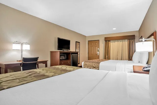 غرفة قياسية بسريرين كوين للمدخنين، Best Western Vicksburg 2/8