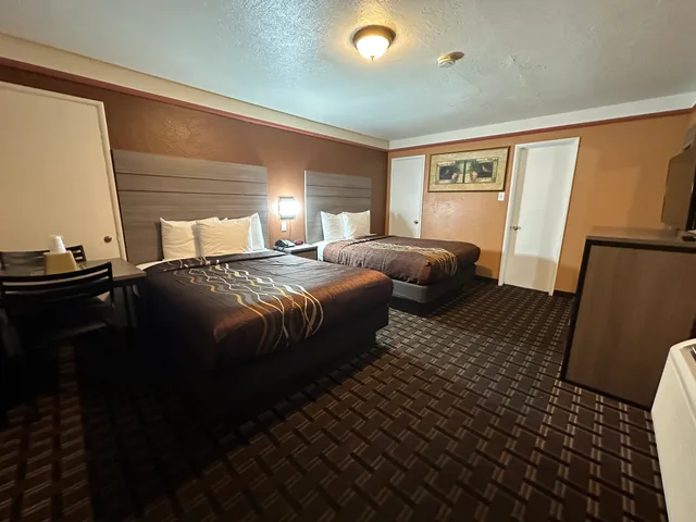 غرفة بسريرين كوين، New Corral Motel 4/10