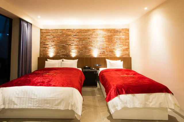 Deluxe, Twin Beds, The Empress Hotel 2/7