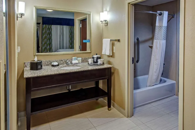 جناح استوديو بسرير كينج مع أريكة لذوي الإعاقة، Hampton Inn And Suites Clarksville 1/2