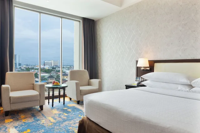 غرفة بسرير كينج للمدخنين، FOUR POINTS BY SHERATON MEDAN 3/10