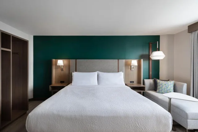 Feature, Suite, King Bed، Hotel St Jean 3/9