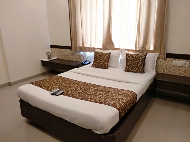 غرفة ديلوكس بسرير مزدوج بغرفة نوم واحدة، Hotel Sai Grand Castle Inn 3/3