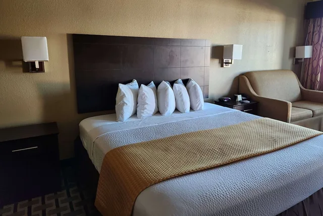 غرفة بسرير كينج لذوي الإعاقة، Days Inn By Wyndham Baytown East 3/8