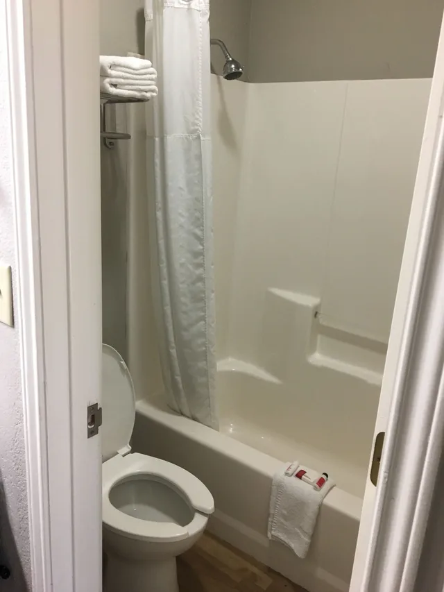 غرفة بسرير كينج، Super 8 by Wyndham San Antonio Near Fort Sam Houston 6/9
