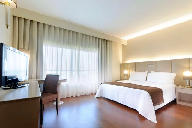 غرفة مزدوجة بإطلالة على المسبح، TRYP by Wyndham Porto Expo Hotel 1/3