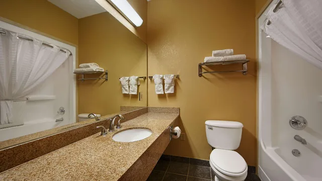جناح بسرير كينج، Days Inn & Suites by Wyndham Beeville 1/1