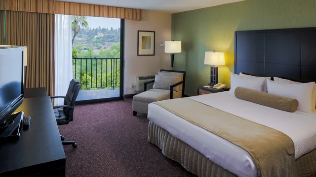 غرفة بسرير مزدوج، Crowne Plaza San Diego Mission Valley 1/2