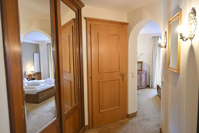 غرفة قياسية بسرير كوين بإطلالة على الحديقة بشرفة، GRUNDLERS HOTEL RESTAURANT SPA 2/2
