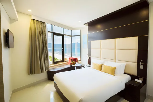 Deluxe, Holiday Beach Hotel Danang 1/1