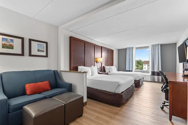جناح بسريرين كوين مع أريكة، Comfort Suites Manassas Battlefield Park 1/10