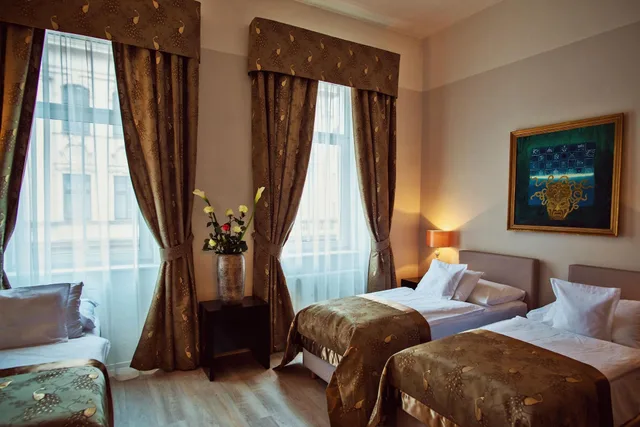 غرفة قياسية ثلاثية، Hotel Julian 2/5
