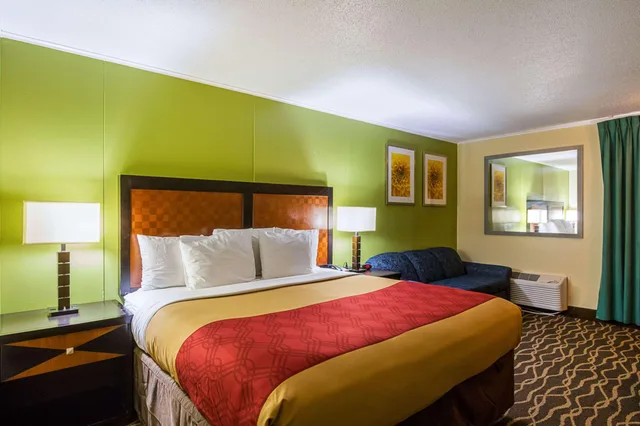 غرفة بسرير مزدوج، Econo Lodge Garden City - Savannah 2/5