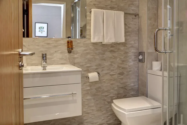 غرفة قياسية ثلاثية، Best Western Buckingham Palace Rd 2/2