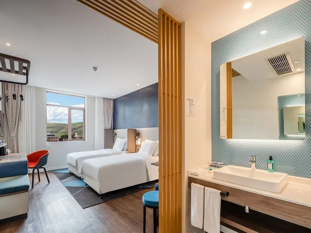 غرفة قياسية بسريرين مزدوجين، Holiday Inn Express Litang 4/4