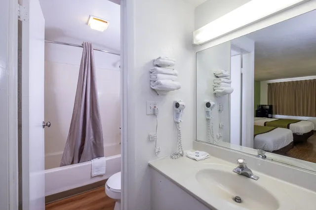 غرفة بسريرين كوين، American Inn 3/3