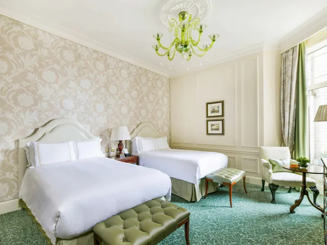 غرفة عائلية بسرير كينج وسريرين مزدوجين بغرفتي نوم، The Savoy Hotel 5/9
