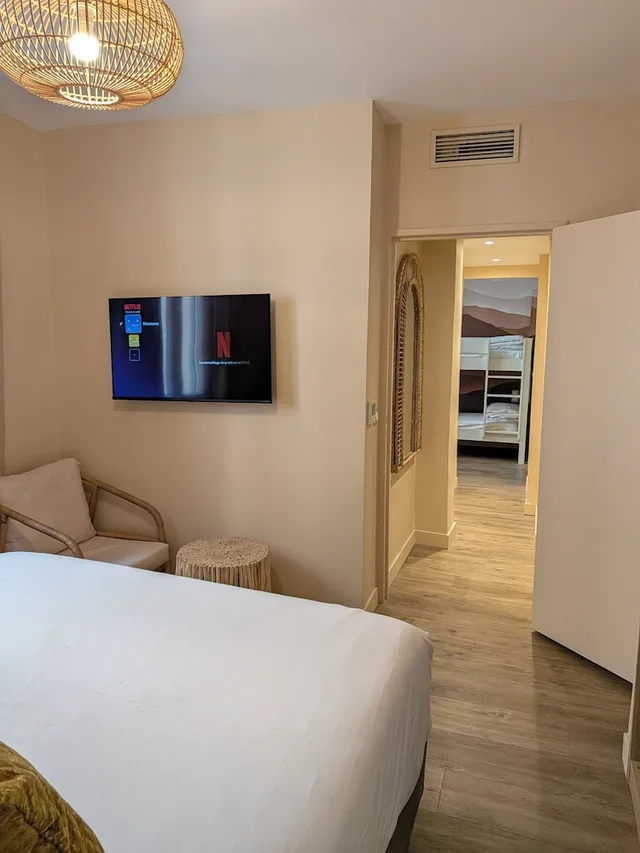 غرفة عائلية رباعية بسرير كينج وأسرّة بطابقين، Hotel Kyriad Marseille Centre Paradis Prefecture 1/10