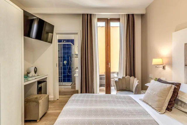 غرفة ثلاثية، Sorrento City Hotel 2/4