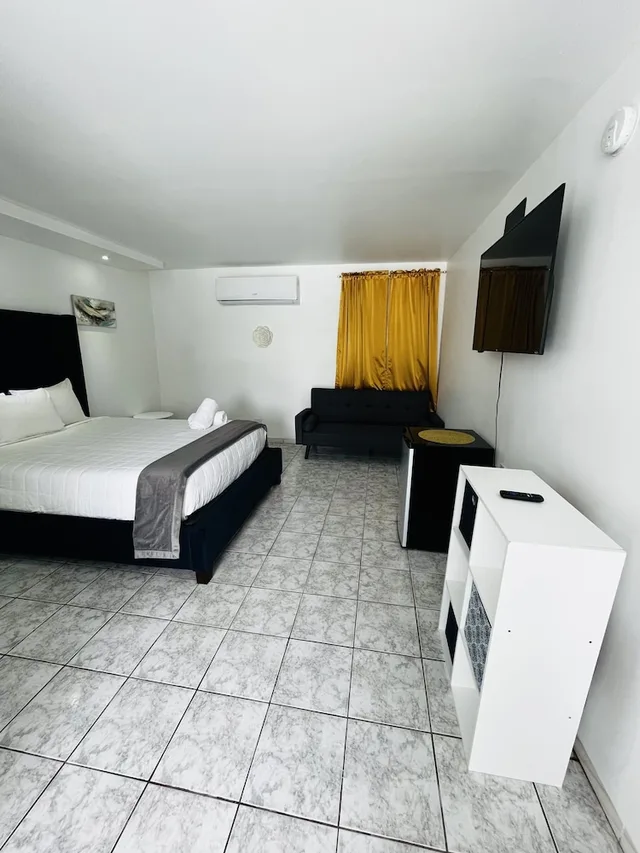 غرفة ديلوكس مفردة بسرير كوين، Douglas Highway Hotel 2/2