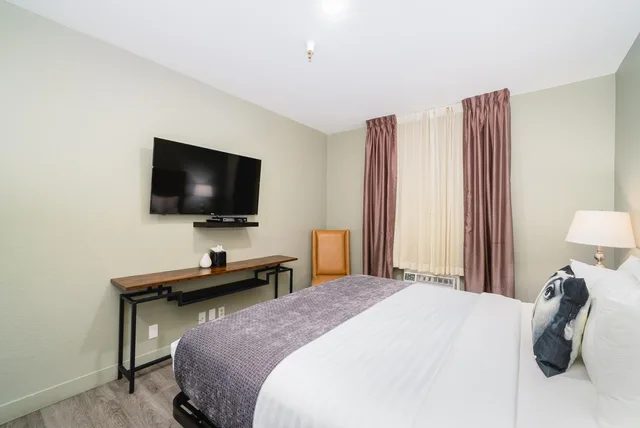 غرفة بسرير كينج يُسمح فيها بالحيوانات الأليفة، Urban Boutique Hotel 5/10