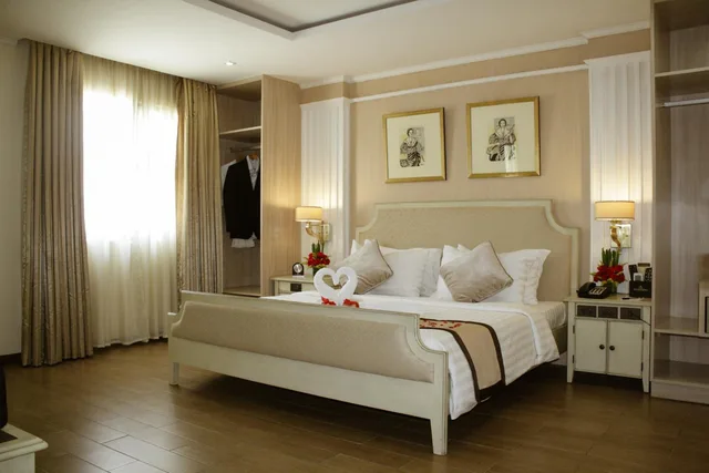 Prince, Gold، Golden Prince Hotel And Suites 1/10