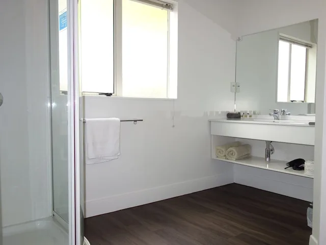 غرفة بسريرين كوين بغرفة نوم واحدة، Chardonnay Motor Lodge 3/3