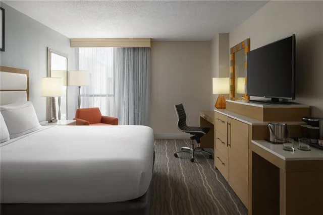 غرفة بسرير كينج، Doubletree By Hilton Virginia Beach Hotel 3/4