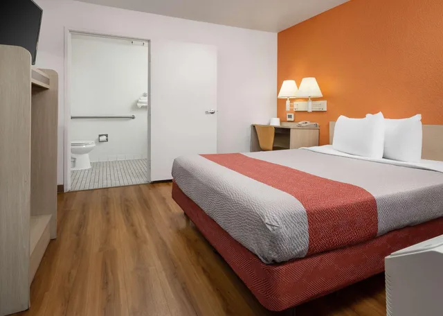 غرفة بسرير كوين لذوي الإعاقة، Motel6 Buena Park, CA - Knotts Berry Farm - Disneyland 3/7