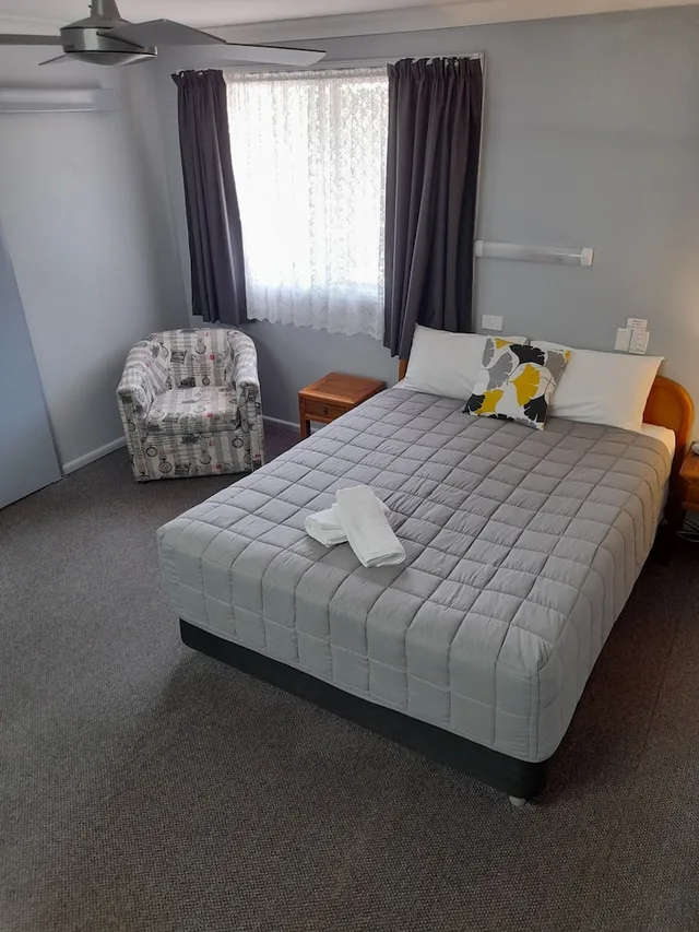 غرفة بزنس بسرير كوين، CIVIC MOTEL GRAFTON 1/2
