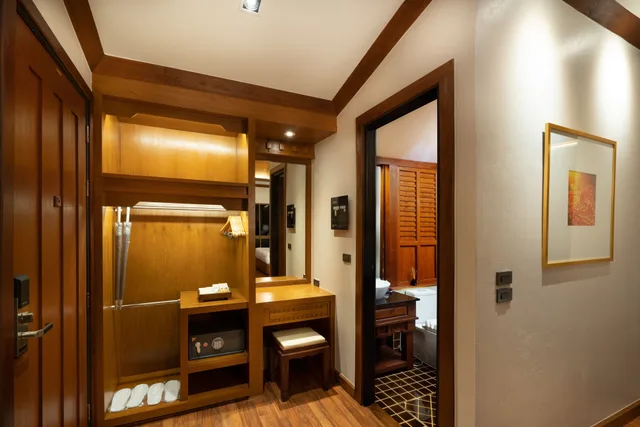 Grand Superior, King and Queen Bed, Phra Singh Village 4/4