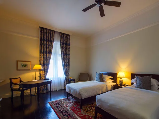Room, Queen Bed, Sea View, Galle Face Hotel 2/2