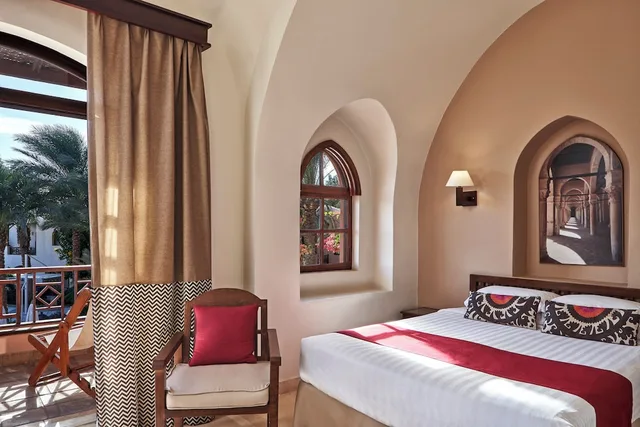 غرفة بريميوم بسرير كينج بإطلالة على الحديقة بشرفة، Sultan Bey Hotel 1/5