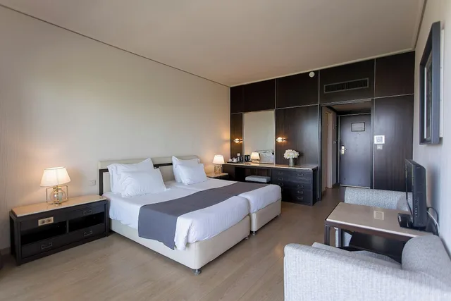 Standard, Lake and Old Port View، Corfu Holiday Palace 1/3