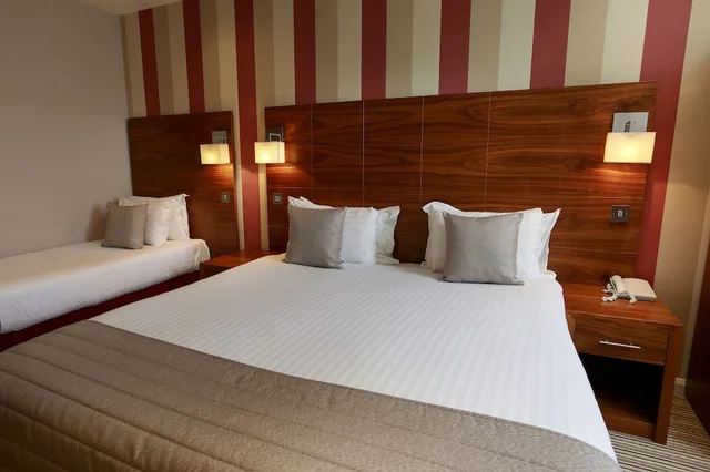 غرفة ثلاثية بسرير كينج وسرير فردي، The Victoria Hotel 3/4