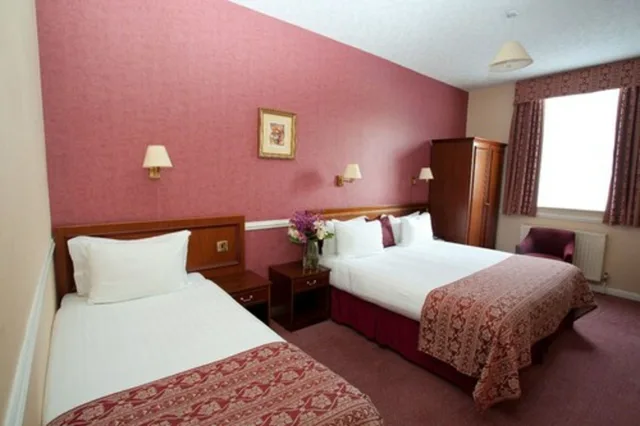 غرفة ثلاثية بسرير كينج وسرير فردي، The Victoria Hotel 2/4
