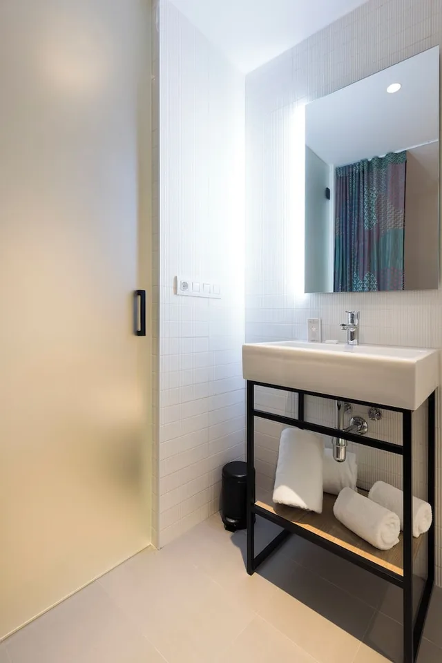 غرفة بريميوم بسرير مزدوج بإطلالة على النهر، Axel Hotel Bilbao - Adults Only 3/4