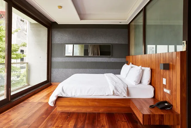 Suite, LUXX Langsuan 3/10