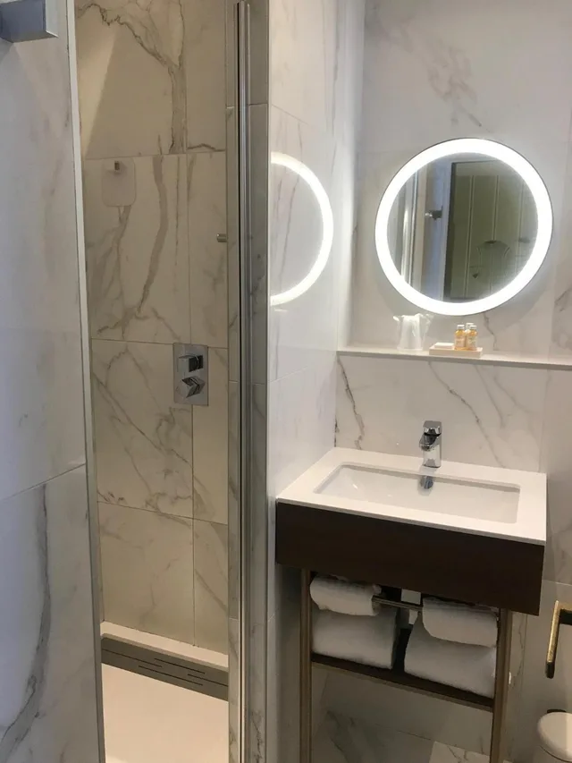 غرفة ثلاثية بسرير مزدوج، Auberge Du Cheval Blanc 4/9