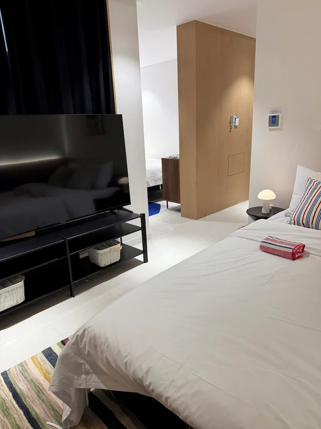 غرفة بريميوم بسرير كوين مع أريكة، Jeju Slim Hotel 2/8