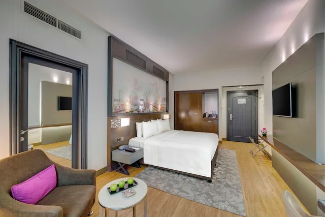 غرفة تنفيذية بسرير كينج، Howard Johnson Plaza by Wyndham Dubai Deira 3/5