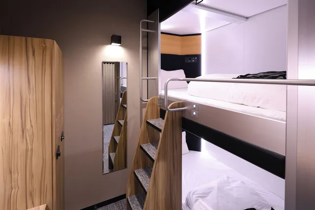 Cabin, Twin Beds, Global Cabin Yokohamachukagai 2/4