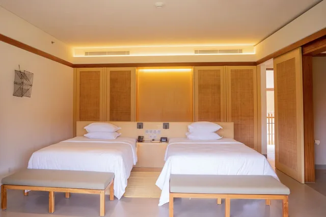 غرفة بسريرين منفصلين بإطلالة على البحر بشرفة، Sheraton Belitung Resort 2/6