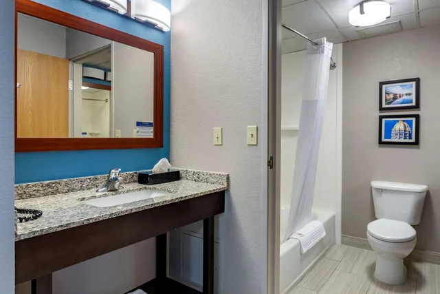 غرفة بسرير كينج، Comfort Inn Griswold, CT 4/4