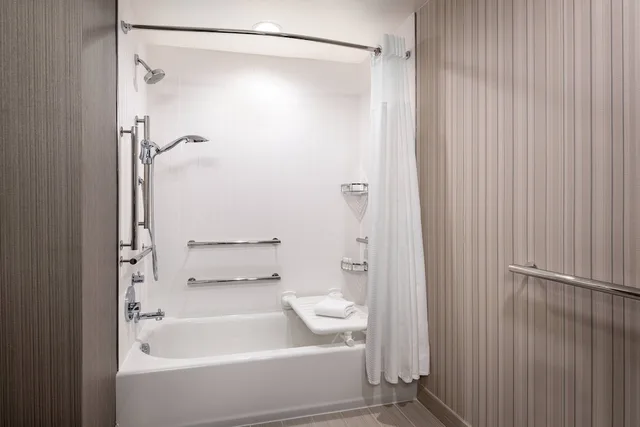 Room, King Bed, Sofa, Accessible, Courtyard by Marriott Petaluma Sonoma County 5/5